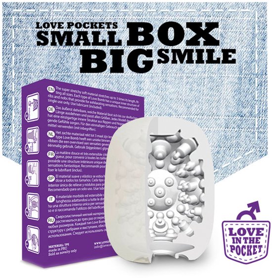 Verpakking van Love Pockets. Tekst: SMALL BOX BIG SMILE. Binnenkant van masturbator zichtbaar.