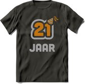 21 Jaar Feest T-Shirt | Goud - Zilver | Grappig Verjaardag Cadeau Shirt | Dames - Heren - Unisex | Tshirt Kleding Kado | - Donker Grijs - XL