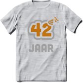 42 Jaar Feest T-Shirt | Goud - Zilver | Grappig Verjaardag Cadeau Shirt | Dames - Heren - Unisex | Tshirt Kleding Kado | - Licht Grijs - Gemaleerd - XXL