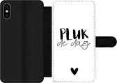 Bookcase Geschikt voor iPhone XS Max telefoonhoesje - Spreuken - Quotes - Pluk de dag - Carpe diem - Met vakjes - Wallet case met magneetsluiting