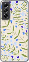 Geschikt voor Samsung Galaxy S21 FE hoesje - Bloem - Bladeren - Blauw - Siliconen Telefoonhoesje
