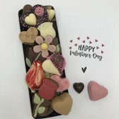 Cho-lala schaaltje met chocolade bonbons, bloemen en harten - chocolade cadeau Moederdag - 165 gram chocolade