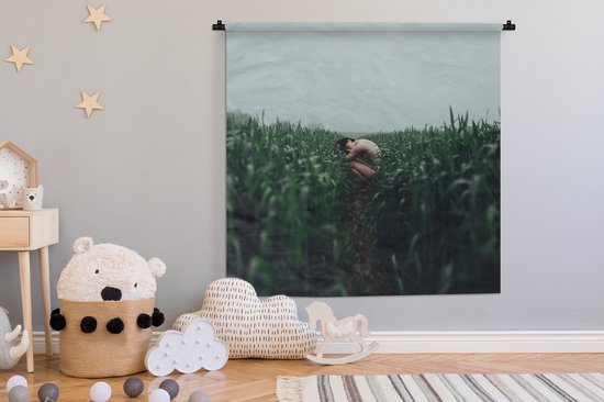 Tapisserie Abstrait Body - Jeune femme accroupie dans la nature Tapisserie en coton 150x150 cm - Tapisserie avec photo