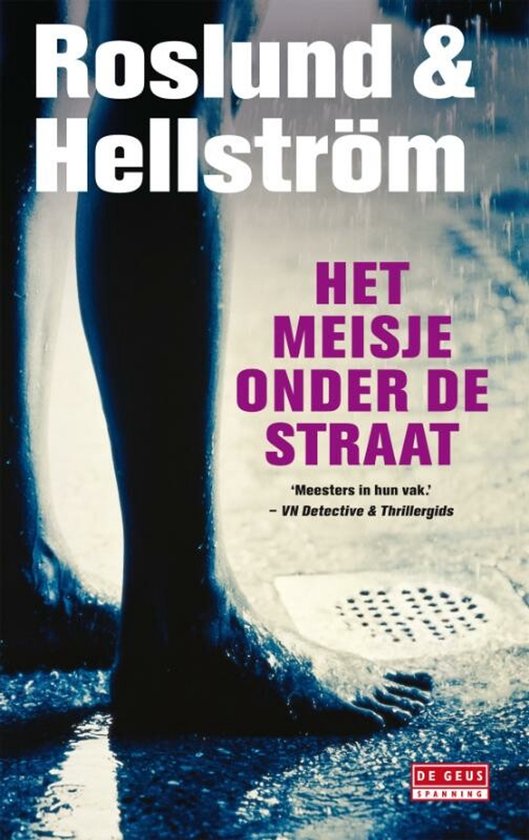 Boekcover Roslund & Hellström, Het meisje onder de straat, blote voeten op natte straatstenen.
