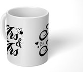 Mok - Koffiemok - Trouwen - 'Mrs & Mrs' - Quotes - Spreuken - Mokken - 350 ML - Beker - Koffiemokken - Theemok - Mok met tekst