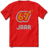 67 Jaar Feest T-Shirt | Goud - Zilver | Grappig Verjaardag Cadeau Shirt | Dames - Heren - Unisex | Tshirt Kleding Kado | - Rood - M