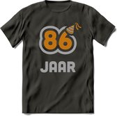 86 Jaar Feest T-Shirt | Goud - Zilver | Grappig Verjaardag Cadeau Shirt | Dames - Heren - Unisex | Tshirt Kleding Kado | - Donker Grijs - XL