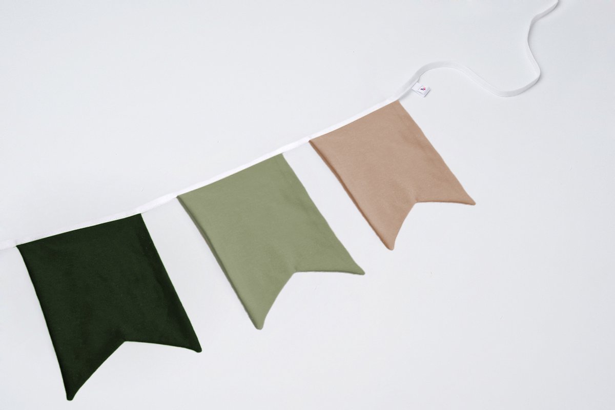 Vlaggenlijn van stof | Into the wild - 3 meter / 12 vlaggetjes - Donker groene, Licht groene, Bruin / Beige vaandel vlaggetjes - Verjaardag slinger / Babykamer decoratie - Stoffen slingers handgemaakt & duurzaam