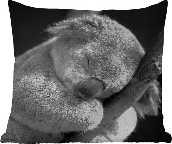 Sierkussen Buiten - Slapende koala op zwarte achtergrond in zwart-wit - 60x60 cm - Weerbestendig