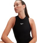 Zwart Speedo sportbadpak met hoge hals en logo, gedragen door een model.
