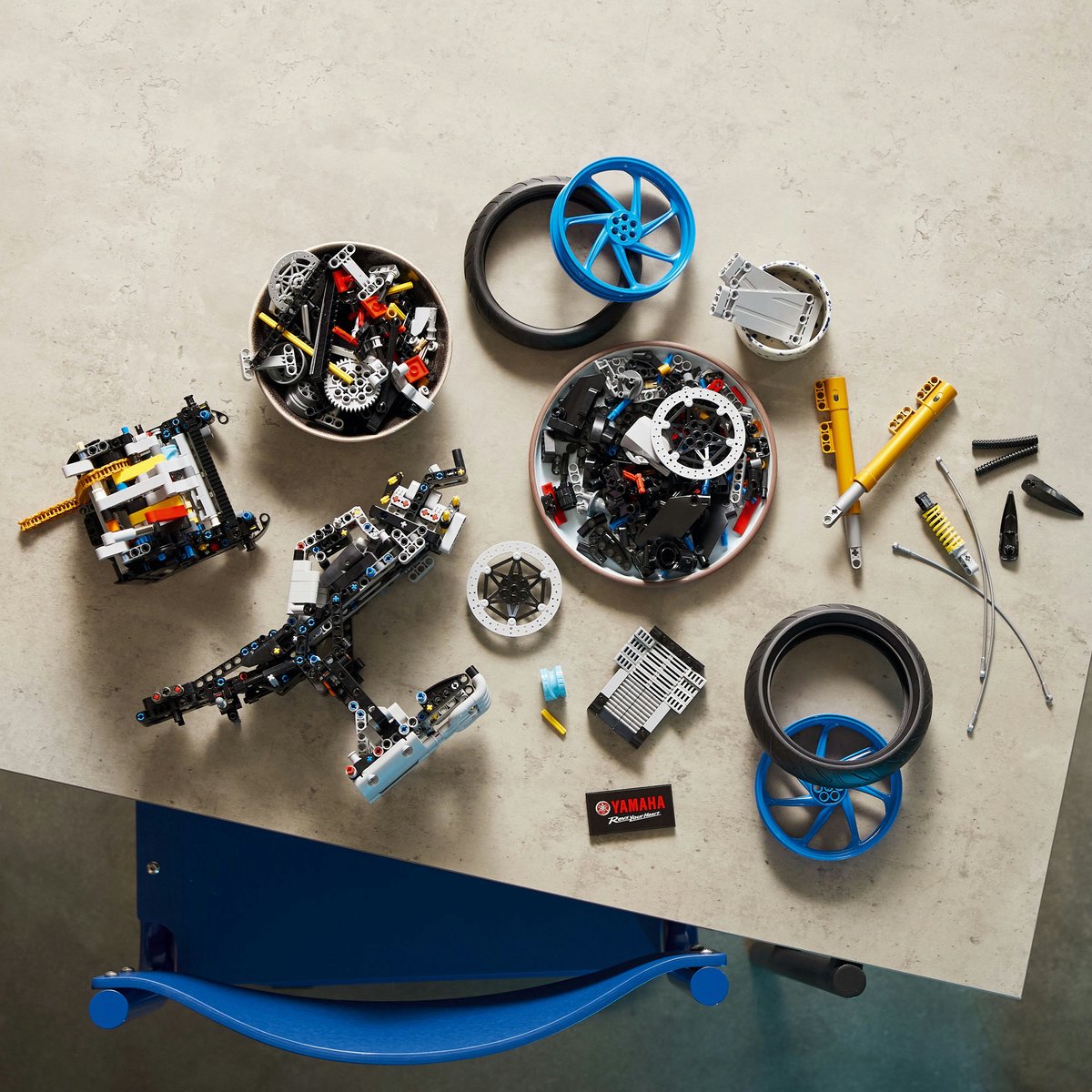 LEGO Technic 42159 Yamaha MT-10 SP — afbeelding 4