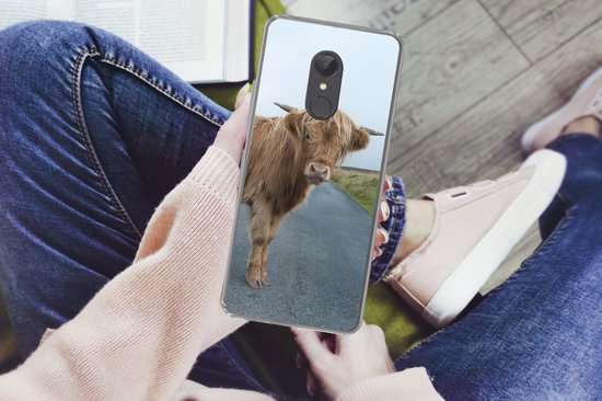 Coque Xiaomi Redmi 5 - Highlander écossais - Route - Herbe - Coque de téléphone en Siliconen