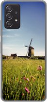 Geschikt voor Samsung Galaxy A53 5G hoesje - Een molen met bloemen - Siliconen Telefoonhoesje