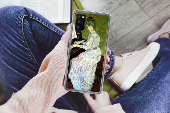 Telefoonhoesje Geschikt voor Samsung Galaxy A41 hoesje - Marguerite Gachet op de piano - Vincent van Gogh - Siliconen Telefoonhoesje Telefoonhoesje