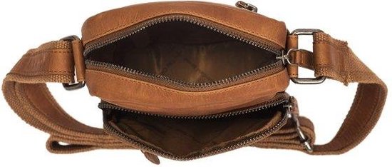 Bruine leren schoudertas van The Chesterfield Brand, van bovenaf gezien, met open ritsvakken.