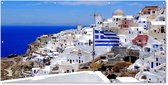 Schuttingposter Vlag van Griekenland tussen de witte huisjes - 200x100 cm - Tuindoek