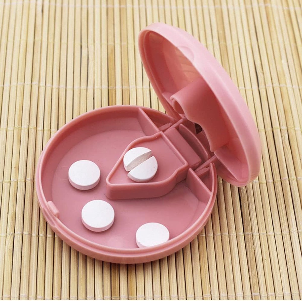 1 Stks Pil Tablet Cutter, Pil Splitter Pil Crusher voor Kleine of Grote Pillen, Draagbare Medicatie Vitamine Organizer Box (Roze)