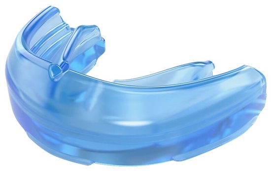 Transparante blauwe gebitsbeschermer met een gebogen vorm om de tanden en beugel te beschermen.