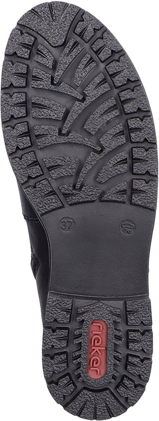 Zool van zwarte Rieker veterboot met profiel en het Rieker logo.