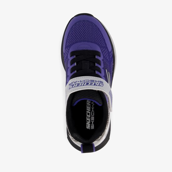 Bovenkant van paarse Skechers sneaker met klittenbandsluiting en veters.