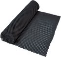 Zwarte antislipmat op rol met honingraatpatroon.