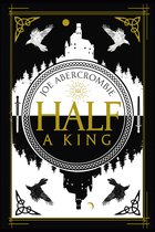 Boekomslag van 'Half a King' door Joe Abercrombie, met een kasteel, bomen, vogels en zwaarden op een zwart en goud design.