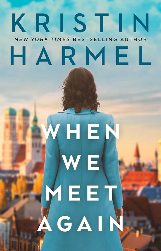 Couverture du livre 'When We Meet Again' par Kristin Harmel en lettres blanches. Une femme en manteau bleu, dos au spectateur, surplombe une ville.