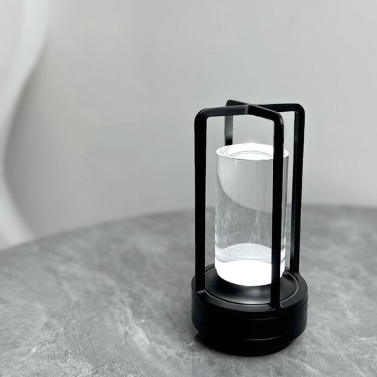 Draagbare metalen tafellamp voor binnen/buiten, oplaadbare draadloze LED-lamp, 3 kleuren, traploos dimbaar, werkt op batterijen, kleine bureaulamp, restaurant/slaapkamer/bar/café/campinglamp - Zwart