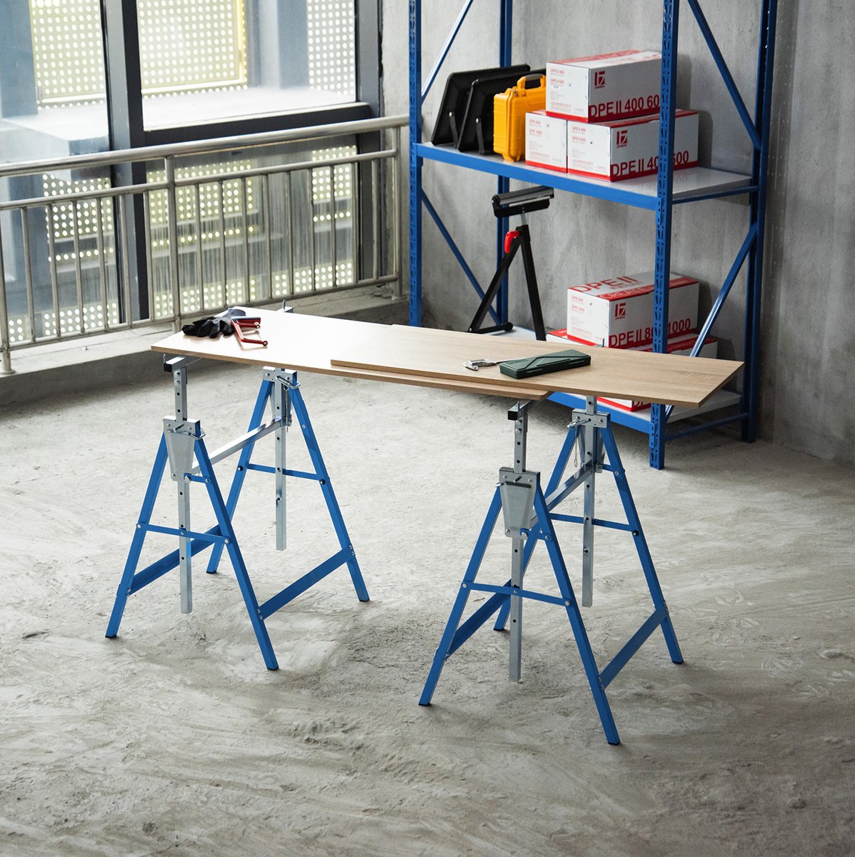 MEUNIQ set van 2 steigerbokken 68 x 58 x 80-130 cm hoogte verstelbaar en opvouwbaar, stalen schragen tot 200 kg voor bouw- en renovatiewerkzaamheden, blauw