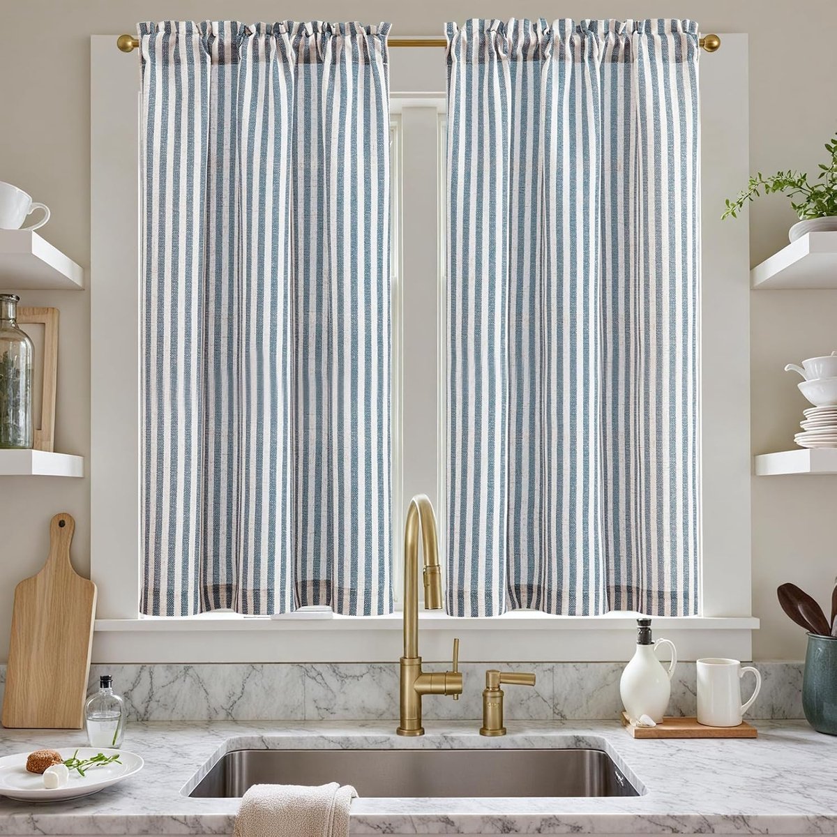 Set van 2 moderne gestreepte linnen vitrage gordijnen met strepen - 115 x 65 cm (H x B) - Korte keukengordijnen - Doorschijnend - Klein raam - Blauw op beige