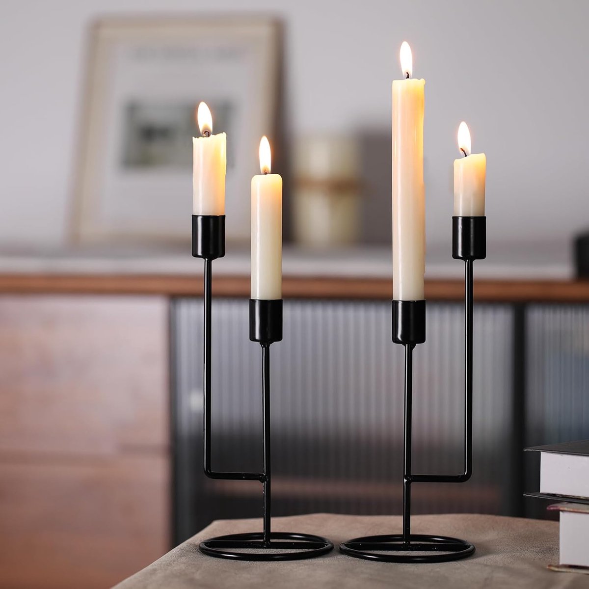 Set van 2 zwarte hoge kandelaars voor stompkaarsen | Stijlvolle decoratie tafel en schouw — cadeau in Wonen & Interieur - foto 2