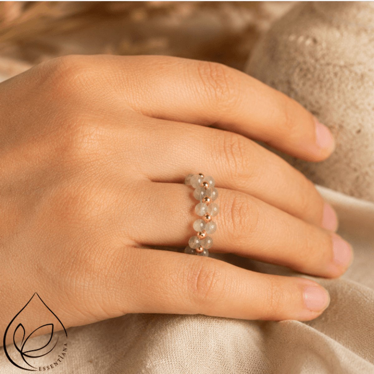Goudkleurige Ring met Labradoriet – Perly