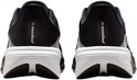 Achterkant van zwarte Nike Pegasus 42 hardloopschoenen voor heren met witte zool en tekst.