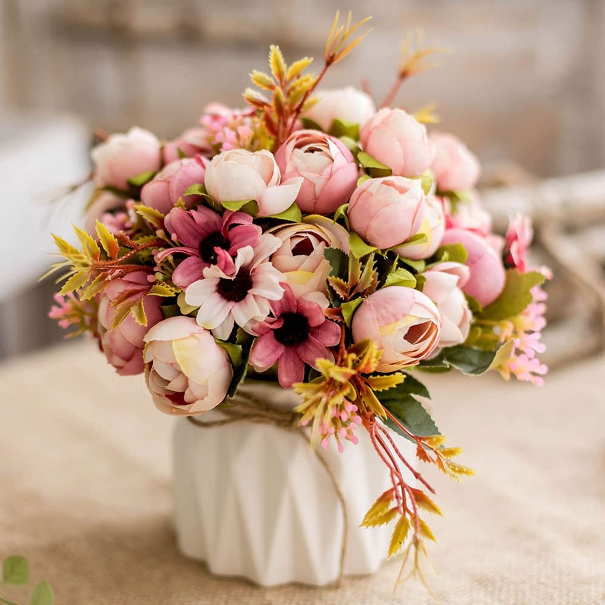 SnelShoppen - Kunstbloemen Zijde Rozen Boeketten met Keramische Vaasje voor Tafel Decoratie - Roze Knop voor Thuis, Kantoor en Bruiloft - Hoogwaardige