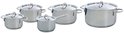 Ensemble de cinq casseroles en acier inoxydable avec couvercles brillants, différentes tailles.