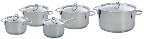 Ensemble de cinq casseroles en acier inoxydable avec couvercles brillants, différentes tailles.