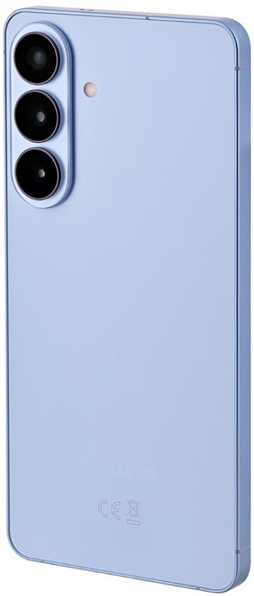 Achterkant van een Samsung Galaxy S26 in hemelsblauw met drie camera's.