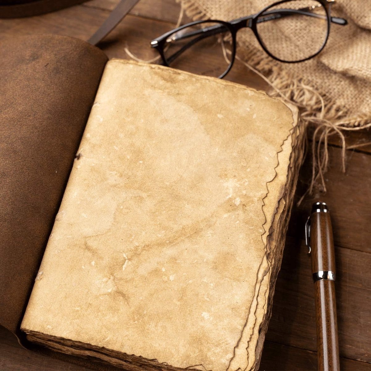 Lederen dagboek klassiek lederen gebonden dagboek handgemaakt antiek papier met gekartelde rand schetsboek schaduwboek - dik dagboek - klassiek dagboek voor dames en heren 20.32 X 15.24 CM