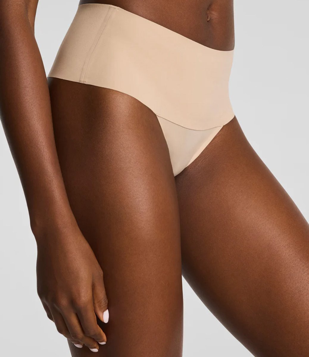 Spanx Undie-tectable - Thong - Kleur Chai - Maat XL