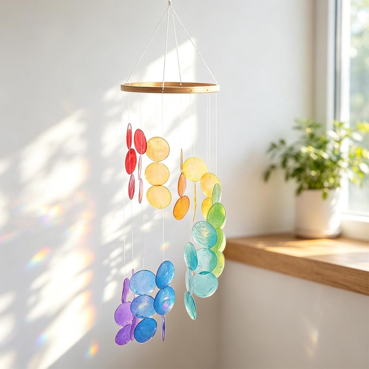 Windgong schelpen 77 cm - kleurrijke schelpen - spiraalophanging - sfeervolle decoratie voor binnen en buiten - ShopVlot
