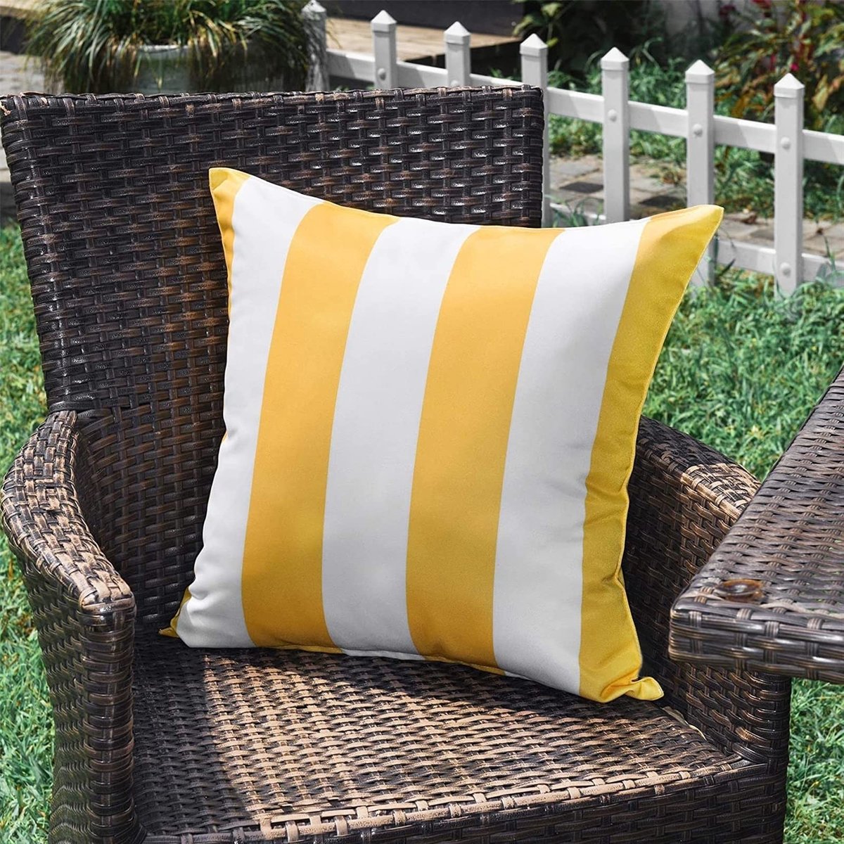 Omgoods - Waterdichte Kussenhoezen Set van 2 - Gele Gestreepte Kussens 45x45 cm