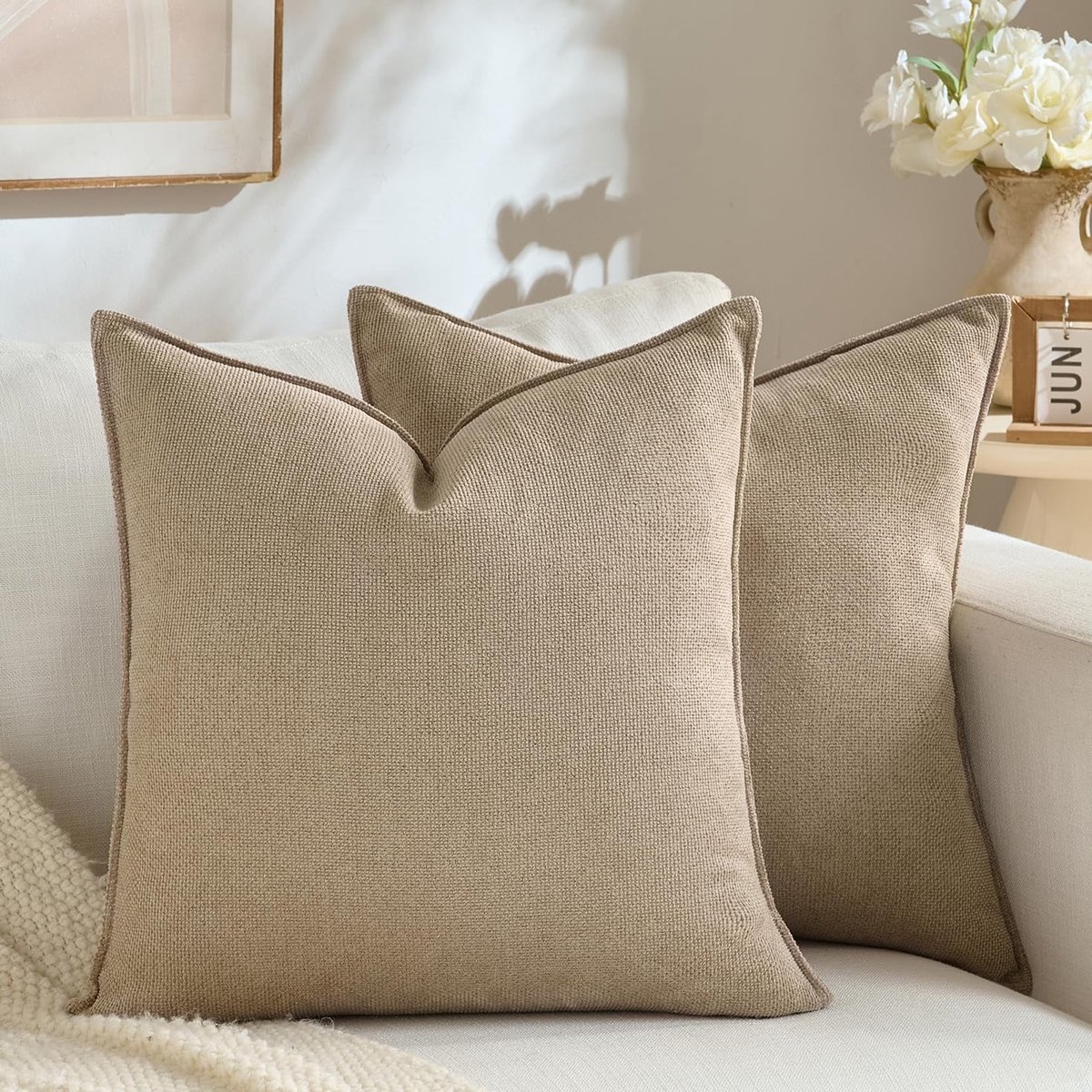 Omgoods - Set van 2 Kussenhoezen Taupe 60 x 60 cm - Modern Design voor Woonkamer en Slaapkamer