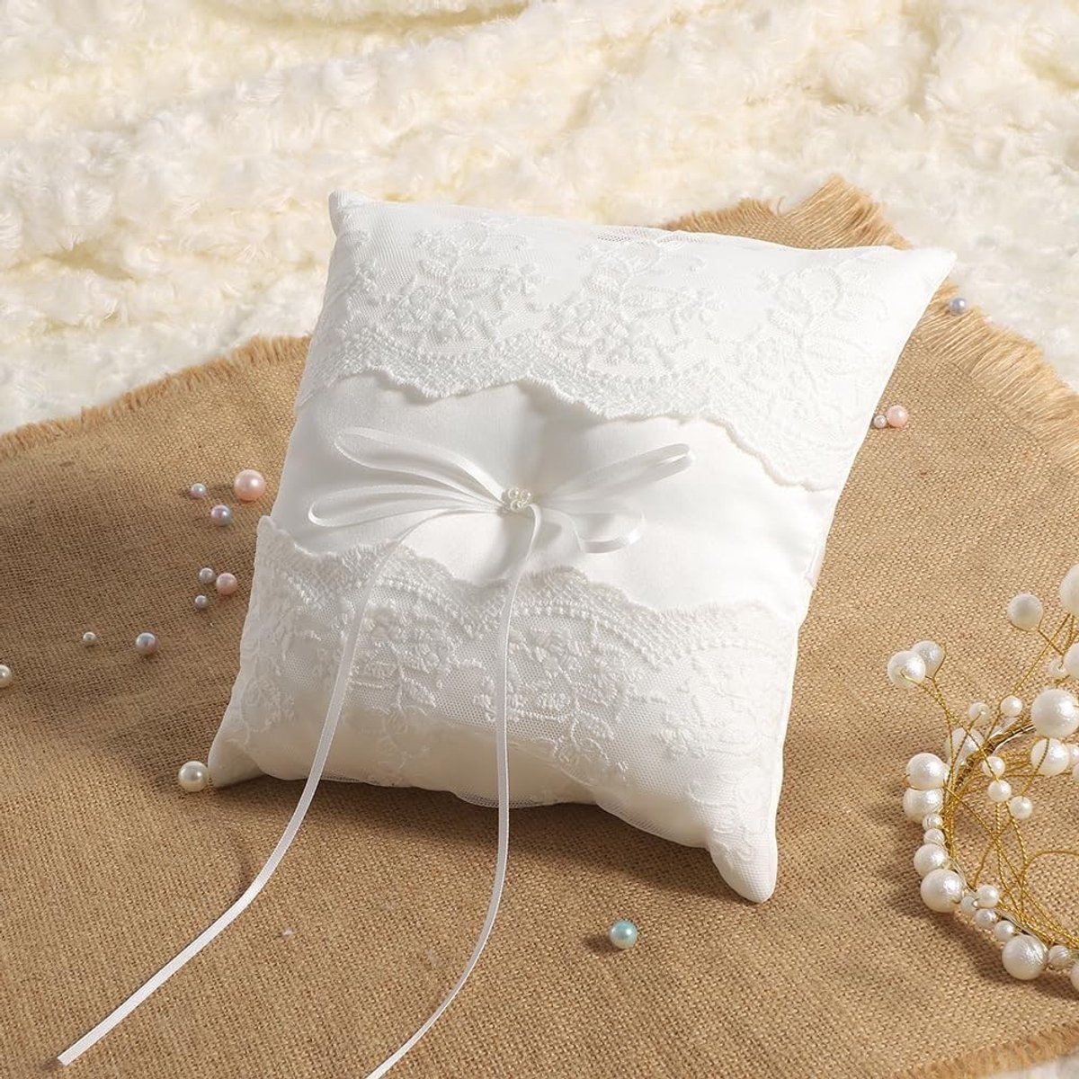 Decoratieve Trouwringen Kussen, Ivoor Engagement Kussen met Bloemenpatroon en Strik, 21cm x 21cm, Perfect voor Bruiloft en Verloving