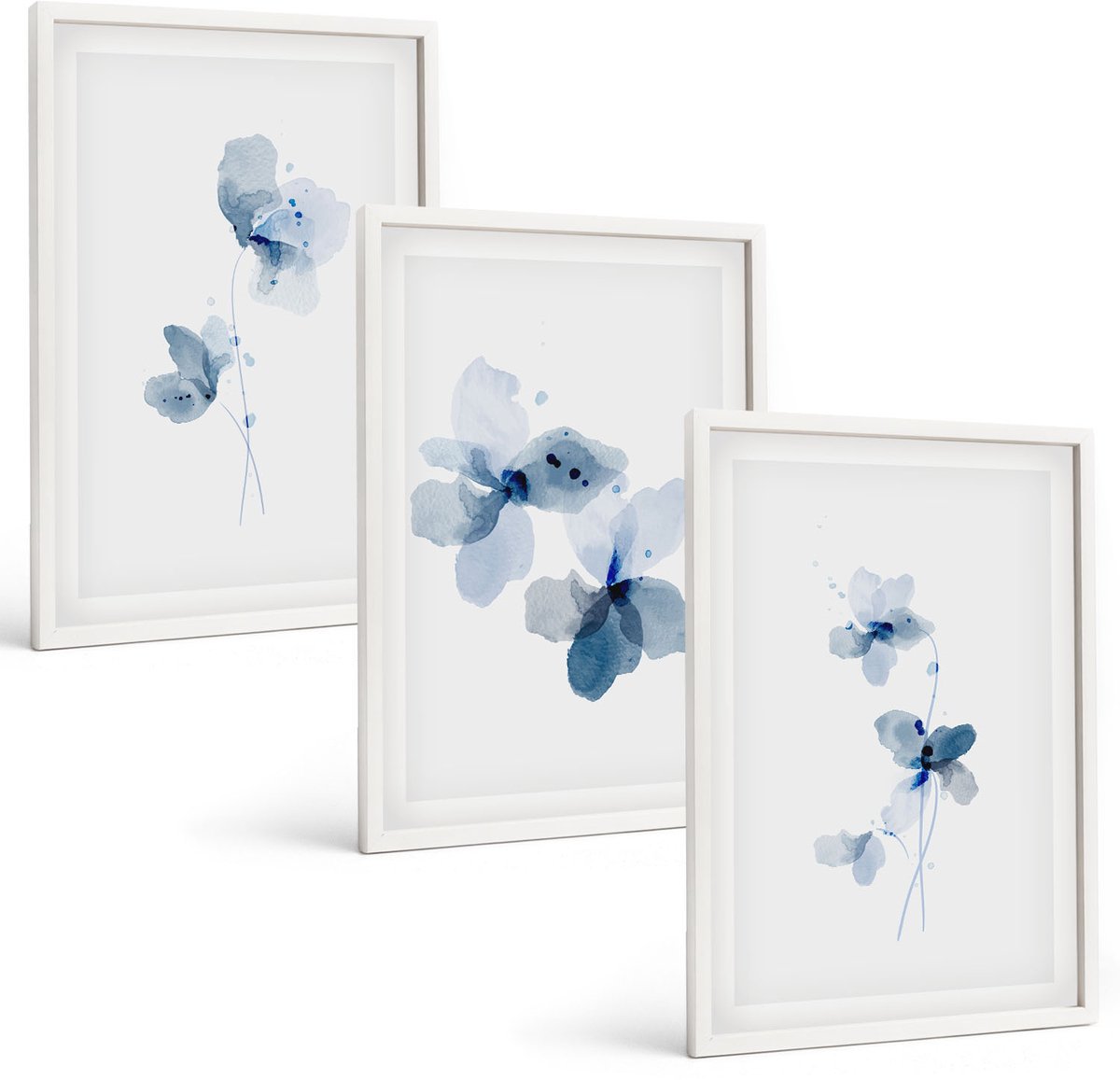 Wallfluent 3-Delige Schilderij Set - Bloemen In Verschillende Blauwtinten Op Een Lichte Achtergrond - 40 x 60 - Decoratieve Schilderijen - Wanddecoratie - Hal