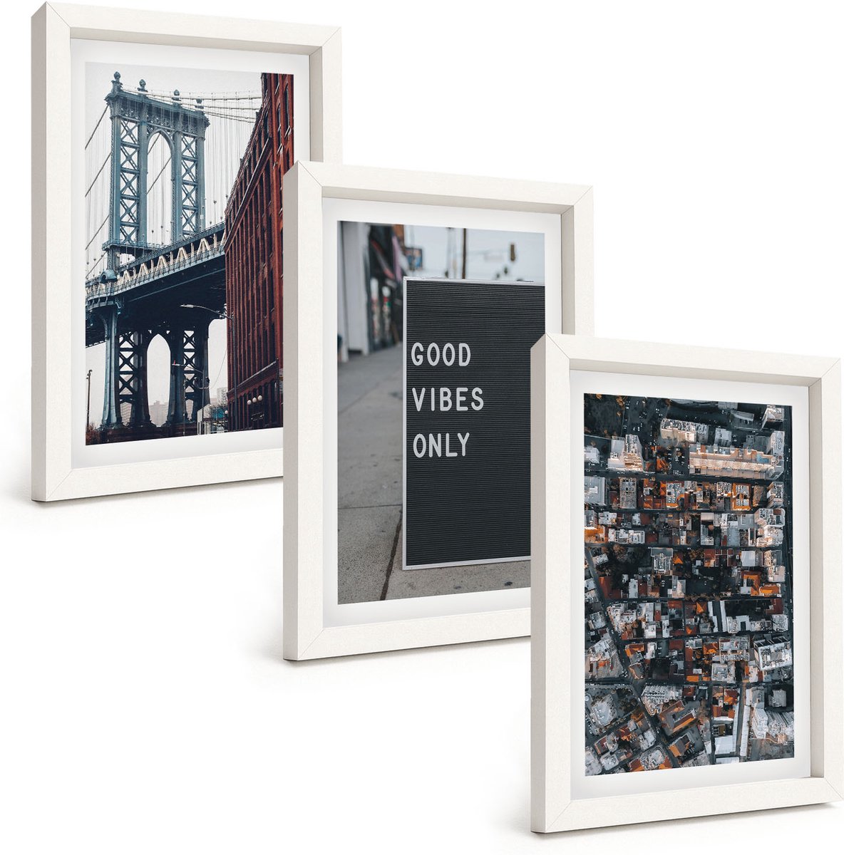 Wallfluent 3-Delige Schilderij Set - Brug In De Stad. Opschriften Op Straat. Luchtfoto. - 20 x 30 - Muurdecoratie - Wanddecoratie - Hal - Stijlvolle Muurdecoratie