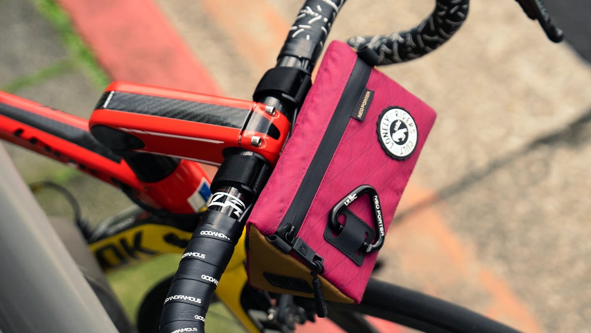 SnelShoppen - ULAC COURSIER APEX Stuurtas 1.0L - Sangria Fietsaccessoire - Waterdicht, Ruim, Ideaal voor Fietstochten, Dagtochten, en Avonturen