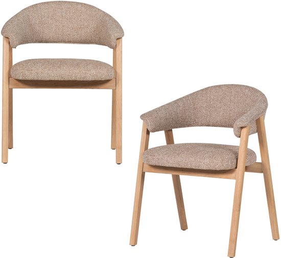 Twee eetkamerstoelen met naturel stoffen bekleding en houten frame, op een witte achtergrond.