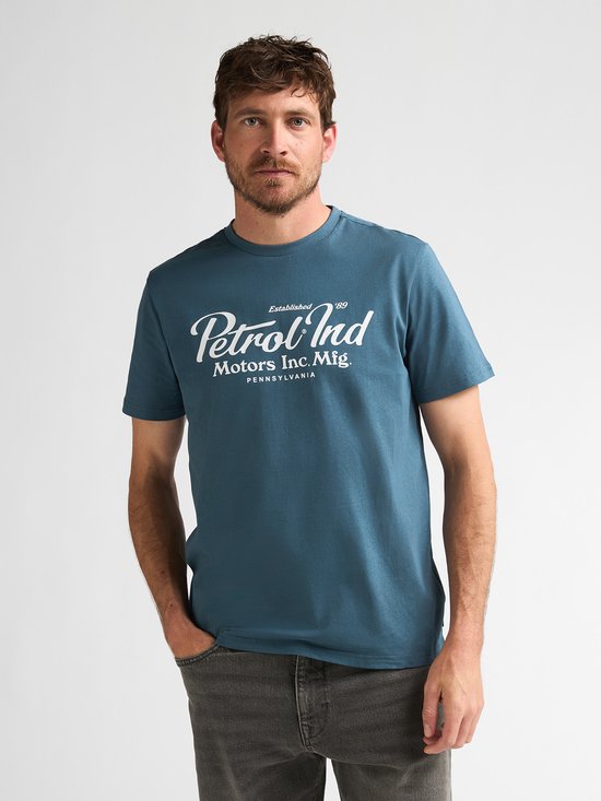 Blauw T-shirt van Petrol Industries met witte opdruk 'Petrol Ind Motors Inc. Mfg. PENNSYLVANIA'