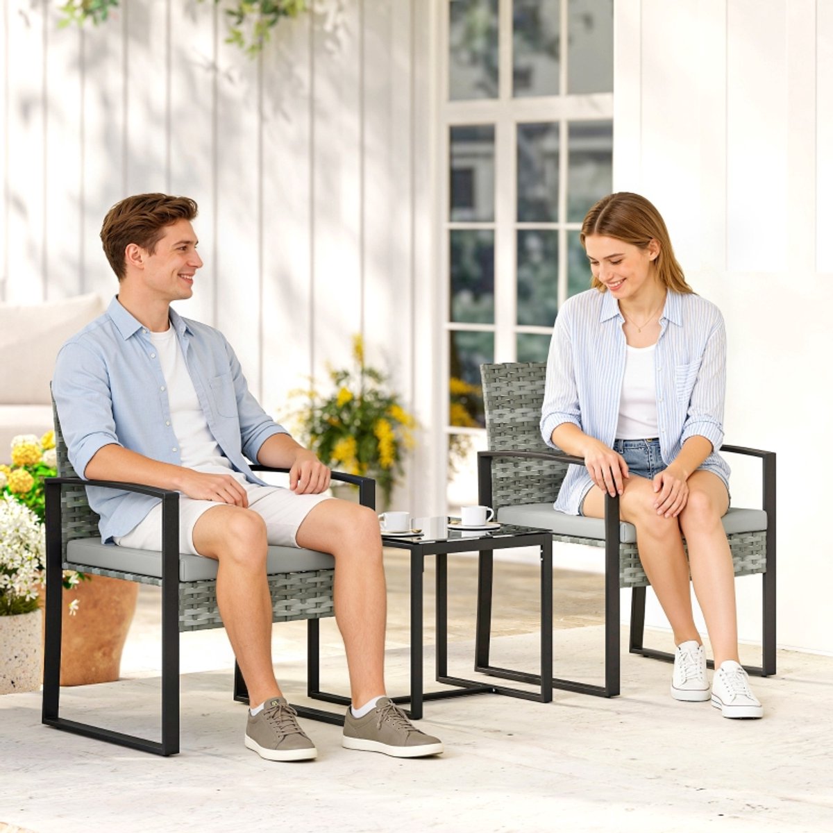 FloraGrace Bistroset - 3-Delige Loungeset Met 2 Stoelen En Tafel - Voor Balkon Terras En Veranda - Staal En Gehard Glas - Lichtgrijs