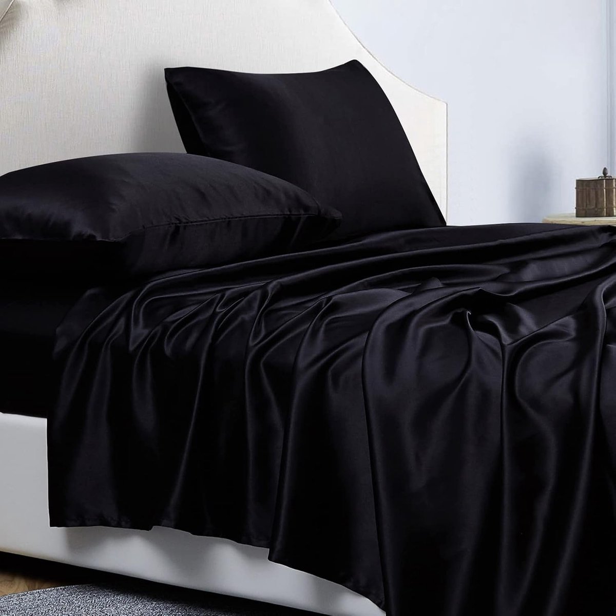 SnelShoppen - Luxe Beddegoed Set Zwart 200 x 200 cm, Polyester Satin Fitted Sheet met 36 cm Hoeken, 1 Dekbedovertrek 270 x 260 cm, 2 Kussenslopen 51 x